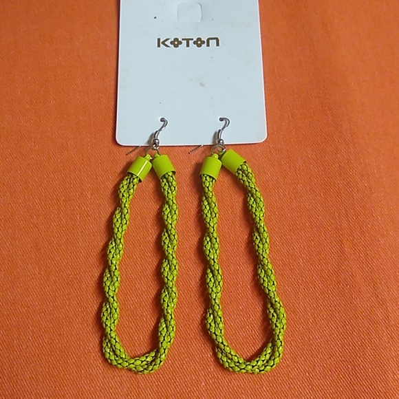 😻 3 For $15 Bright Green Snake Look Chain Dangles - Picture 1 of 4